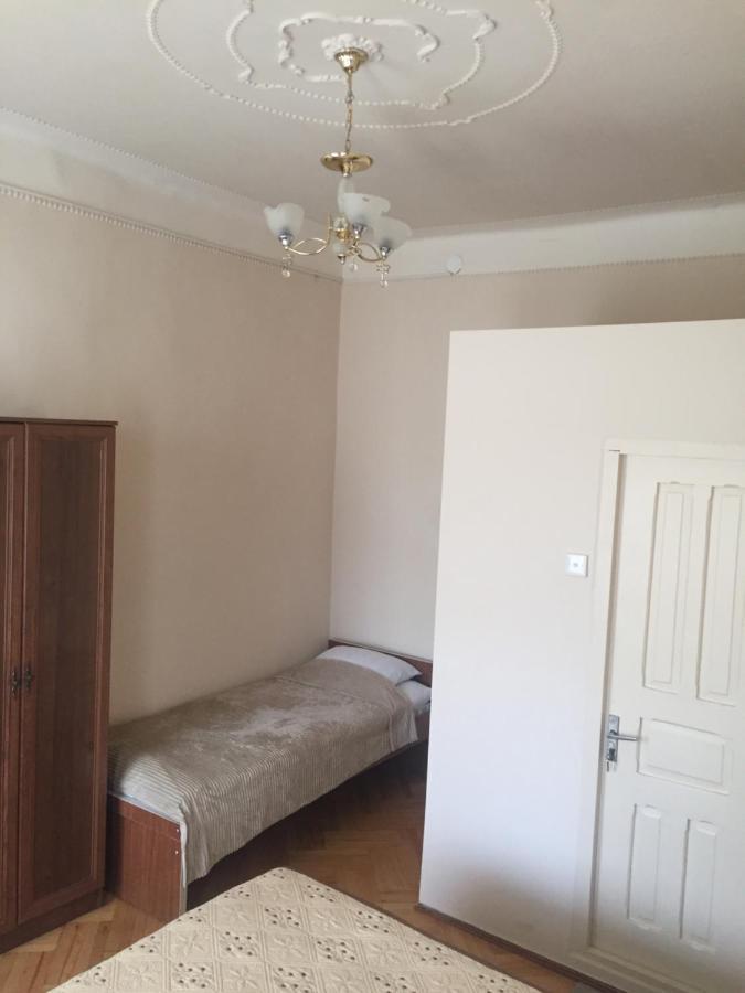 Host N1 Apartment Kutaisi Luaran gambar