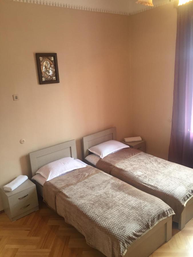 Host N1 Apartment Kutaisi Luaran gambar