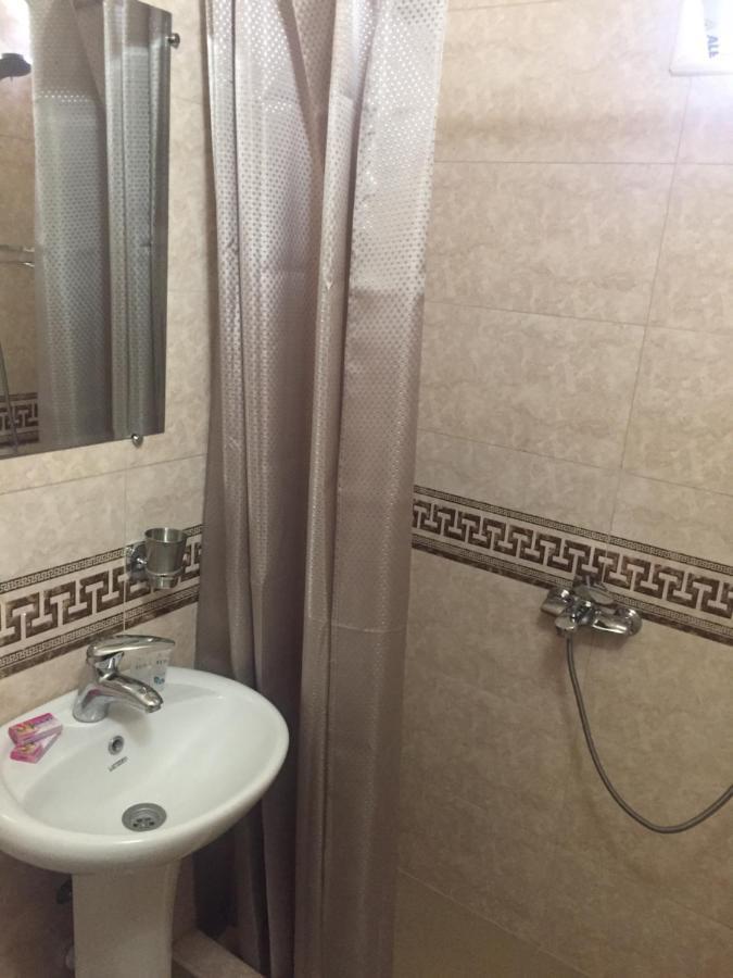 Host N1 Apartment Kutaisi Luaran gambar