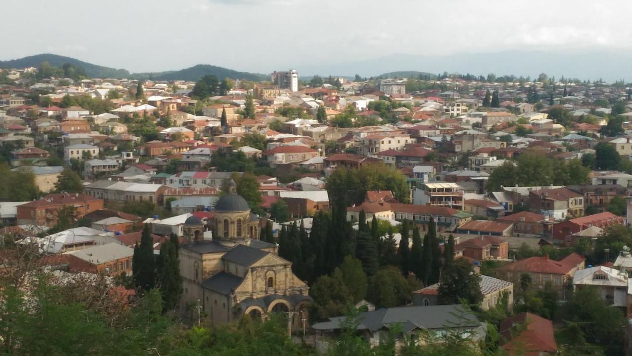 Host N1 Apartment Kutaisi Luaran gambar