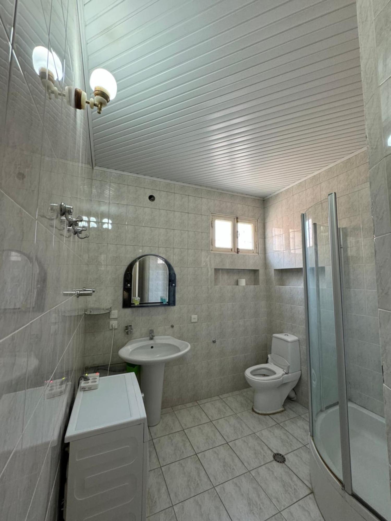 Host N1 Apartment Kutaisi Luaran gambar