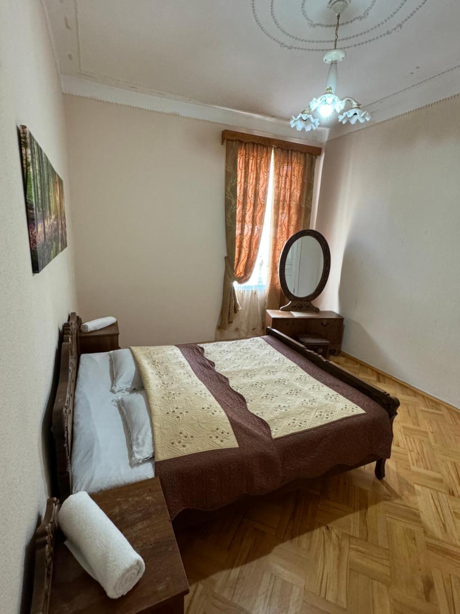 Host N1 Apartment Kutaisi Luaran gambar