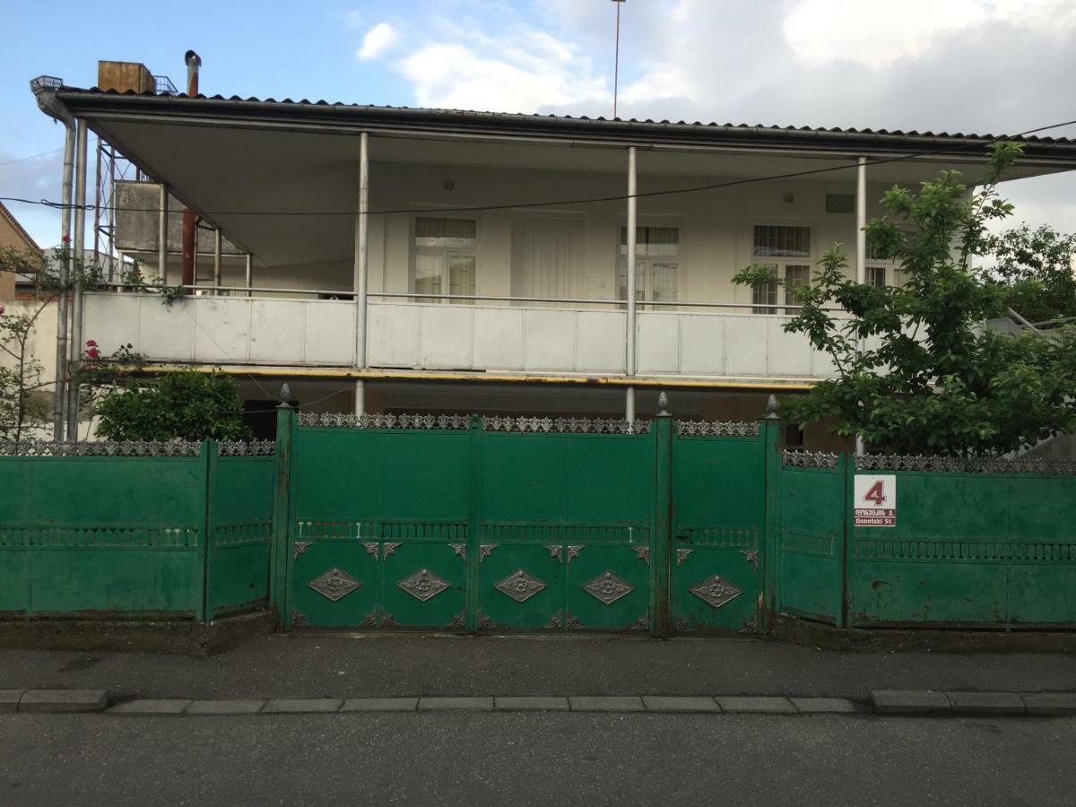 Host N1 Apartment Kutaisi Luaran gambar