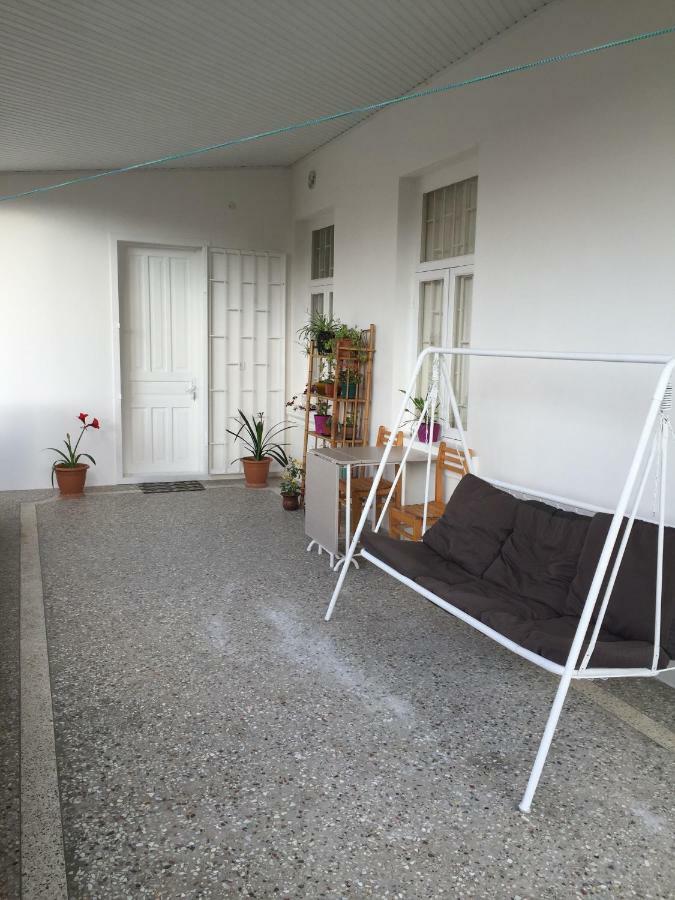 Host N1 Apartment Kutaisi Luaran gambar